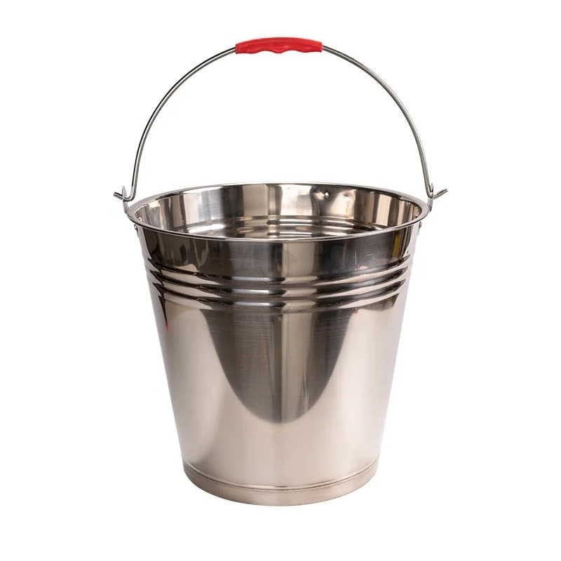 DOG DRINKING BUCKET/PAIL